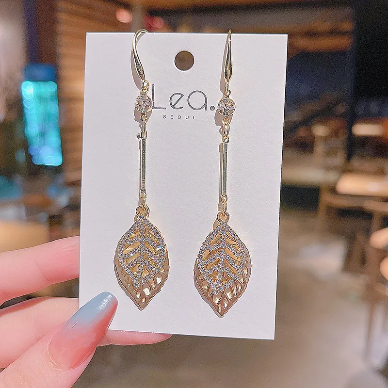 Wholesale Sterling Silvers Needle Zircon Leaf-Shaped Earring Women's Long Tassel Earrings Dropshipping Jewelry Fashion
Wholesale Sterling Silvers Needle Zircon Leaf-Shaped Earring Women's Long Tassel Earrings Dropshipping Jewelry Fashion
