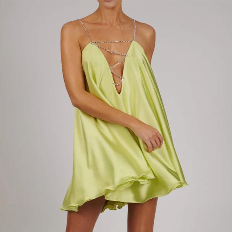 Summer New Ladies Dress Loose Large Size Crystal Diamond Chain Suspenders Sexy V-neck Open Back Satin Skirt Woman Clothing WE374
Summer New Ladies Dress Loose Large Size Crystal Diamond Chain Suspenders Sexy V-neck Open Back Satin Skirt Woman Clothing WE374