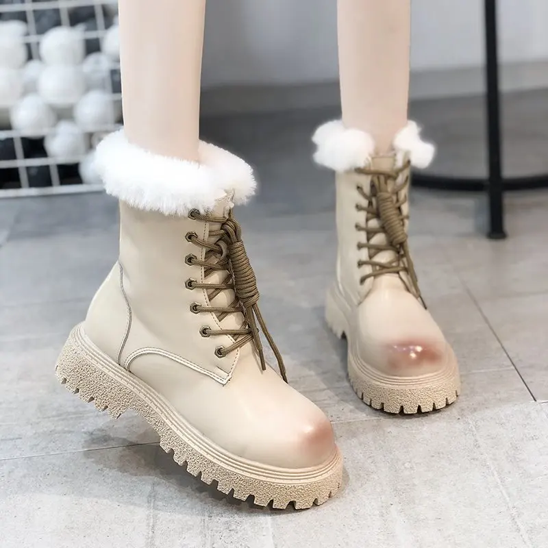 Женские замшевые ботинки на платформе, дизайнерские белые ботинки из спилка, большие размеры 35-40, осень 2020
Женские замшевые ботинки на платформе, дизайнерские белые ботинки из спилка, большие размеры 35-40, осень 2020