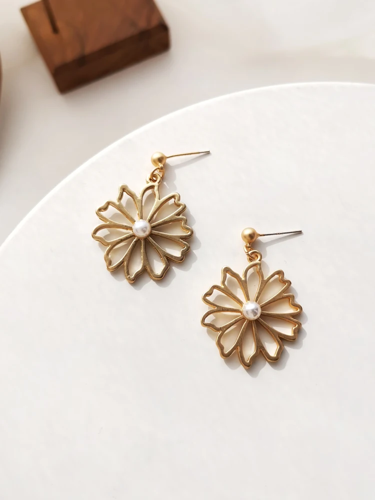 Mihan S925 needle Trendy Jewelry Flower Earrings Spring Summer Syle Simulated Pearl Golden Plating Metal Drop Earrings For Girl
Mihan S925 needle Trendy Jewelry Flower Earrings Spring Summer Syle Simulated Pearl Golden Plating Metal Drop Earrings For Girl