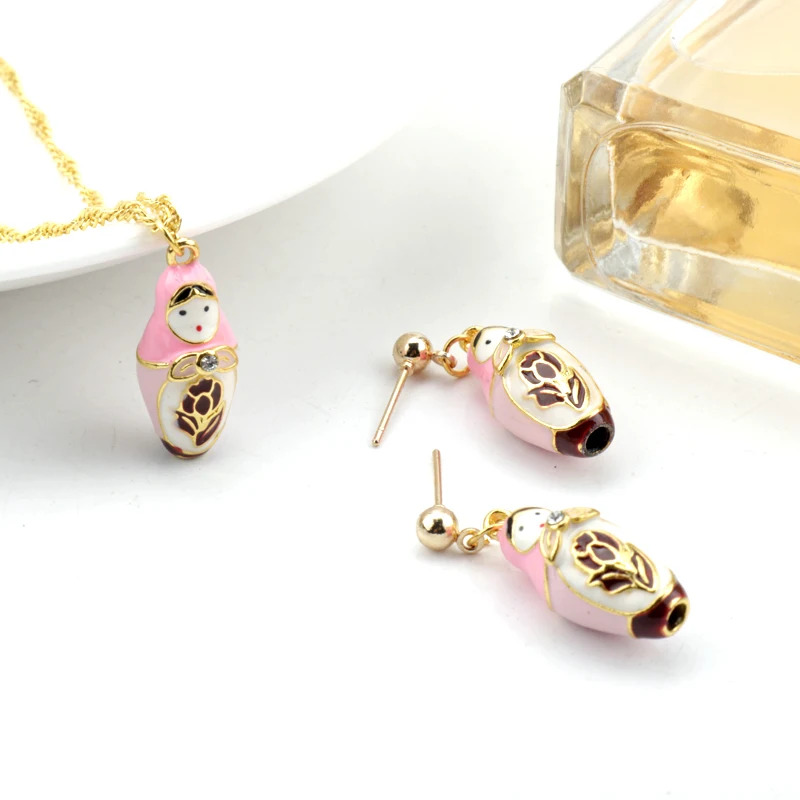 Vintage Russian Matryoshka Metal Enamel Pendant Necklaces Fashion Cute Japan Doll Toy Necklaces Jewelry Gift For Friends Fans
Vintage Russian Matryoshka Metal Enamel Pendant Necklaces Fashion Cute Japan Doll Toy Necklaces Jewelry Gift For Friends Fans