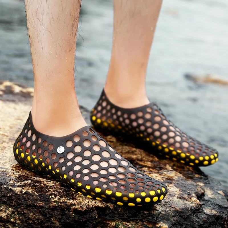 Breathable Water Shoes For Men Climbing Hiking Upstream Shoes Men Outdoor Beach Swimming Shoes Barefoot Sneakers