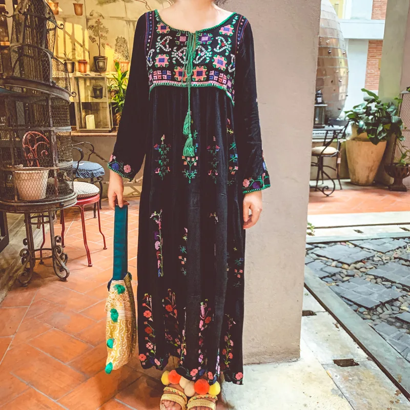 Bohemian Dress Women O Neck High Quality Embroidery Long Sleeves Drawstring Black Summer Casual Loose Party Beach Robe 3 Colors
Bohemian Dress Women O Neck High Quality Embroidery Long Sleeves Drawstring Black Summer Casual Loose Party Beach Robe 3 Colors