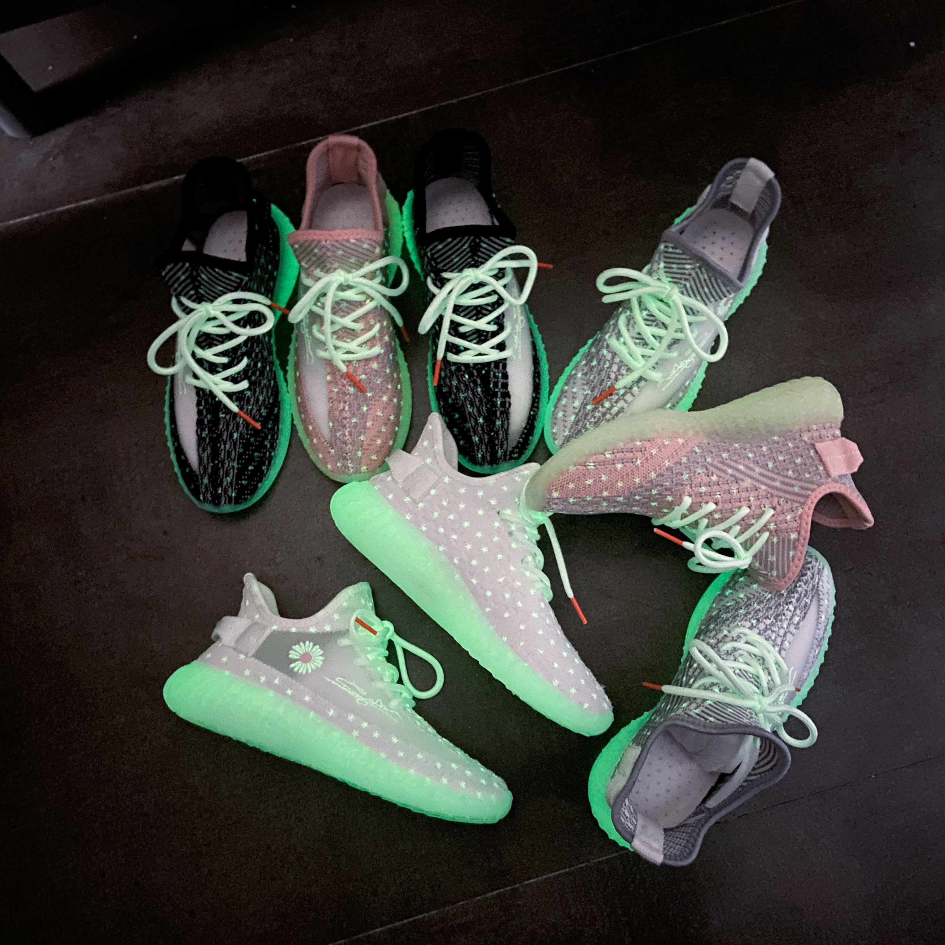 2021 Luminous Daisy Sneakers Women Lace up Night Glowing Sport Walking Shoes Fashion Cool Fluorescence Outdoor Shoes Summer Rubb
2021 Luminous Daisy Sneakers Women Lace up Night Glowing Sport Walking Shoes Fashion Cool Fluorescence Outdoor Shoes Summer Rubb