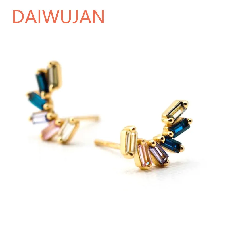 Женские серьги-гвоздики из серебра 925 пробы с разноцветным цирконием 
Женские серьги-гвоздики из серебра 925 пробы с разноцветным цирконием