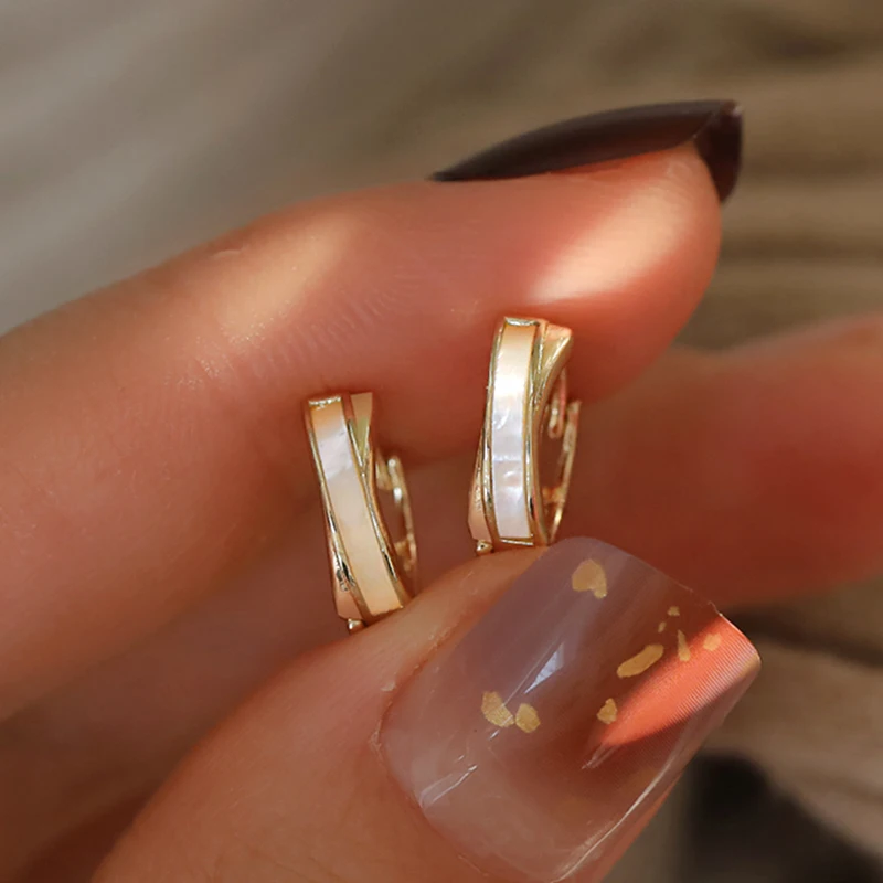 Trendy Exquisite Shell Cross Fritillaria Hoop Earrings for Women Korean Fashion High Quality Jewelry S925 Needle Wedding Party
Trendy Exquisite Shell Cross Fritillaria Hoop Earrings for Women Korean Fashion High Quality Jewelry S925 Needle Wedding Party