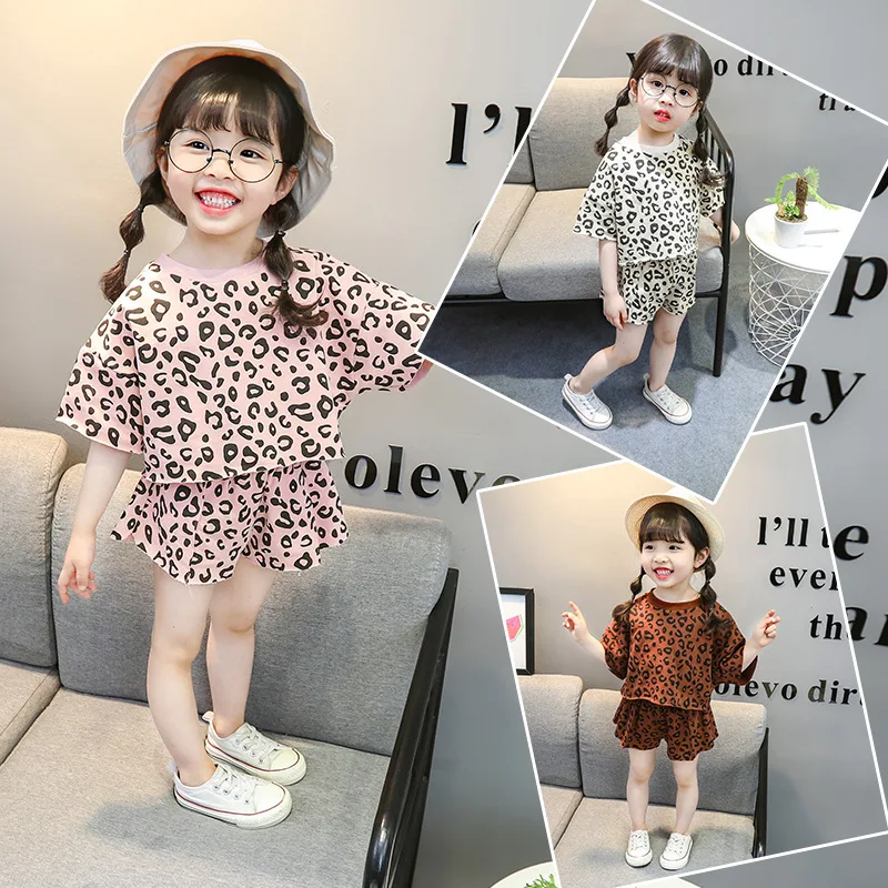 Children's 2021 girls leopard print short-sleeved sho baby cotton suit two-piece suit
Children's 2021 girls leopard print short-sleeved sho baby cotton suit two-piece suit