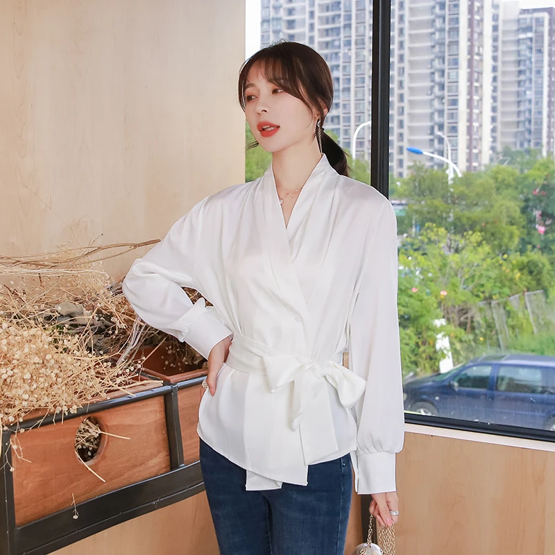Solid Bow Long-Sleeved Shirt Spring 2020 New Womens tops and blouses V Collar Chiffon Top Loose Female Blouses Shirts 693A
Solid Bow Long-Sleeved Shirt Spring 2020 New Womens tops and blouses V Collar Chiffon Top Loose Female Blouses Shirts 693A