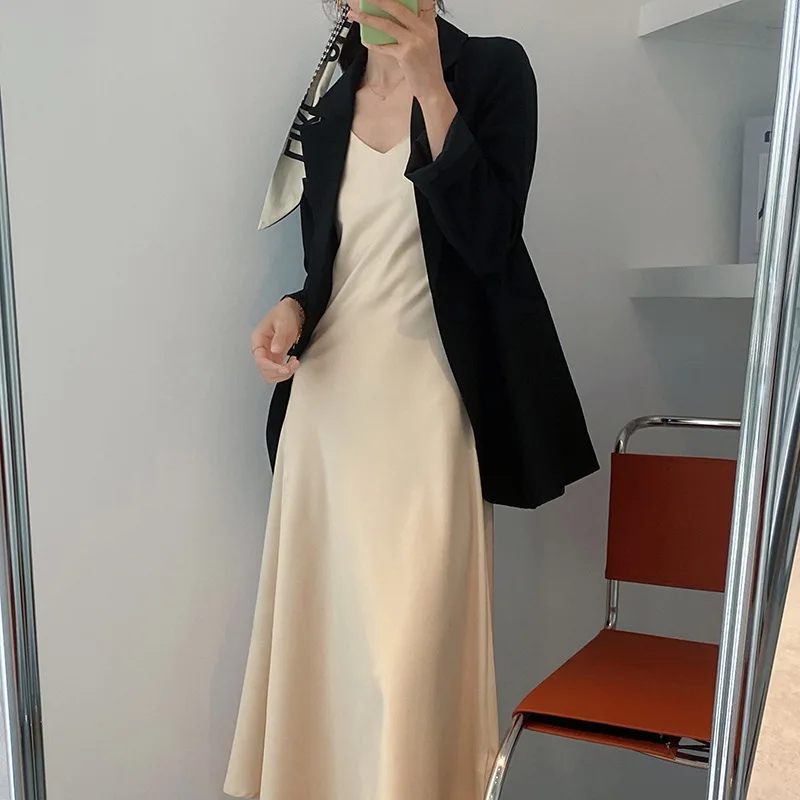 2021 Summer Sexy Satin Women Long Dress Solid Color Sleeveless Slim Woman Midi Dress Elegant Female Long Party Dress
2021 Summer Sexy Satin Women Long Dress Solid Color Sleeveless Slim Woman Midi Dress Elegant Female Long Party Dress