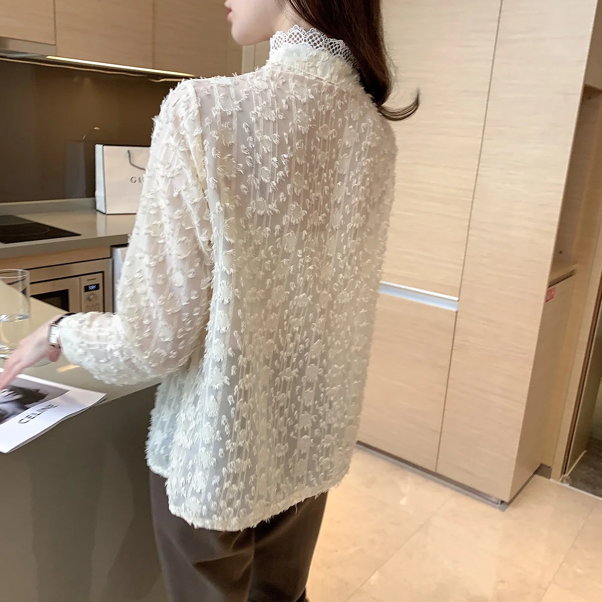 Long Sleeve Apricot Lace Blouse Shirt Women Tops Blouse Women Blusas Mujer De Moda 2021 Ruffles Stand Collar Blouse Blusa E335
Long Sleeve Apricot Lace Blouse Shirt Women Tops Blouse Women Blusas Mujer De Moda 2021 Ruffles Stand Collar Blouse Blusa E335