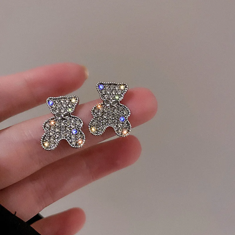 Cute Bear Earrings Stud Shiny Crystals Anime Design Women Jewelry Wholesale Luxury Charm 2022 aesthetic Gift Animal Accessories
Cute Bear Earrings Stud Shiny Crystals Anime Design Women Jewelry Wholesale Luxury Charm 2022 aesthetic Gift Animal Accessories