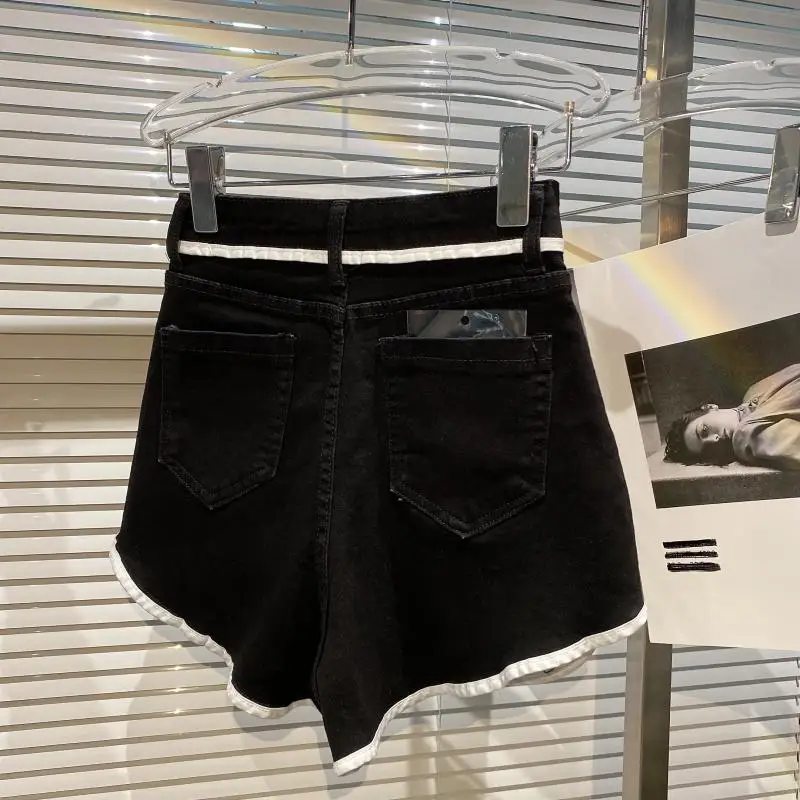 Fashion Women Denim Shorts Summer 2021 New White Strip Edge Simplicity Design Casual Jeans Shorts Female Tide
Fashion Women Denim Shorts Summer 2021 New White Strip Edge Simplicity Design Casual Jeans Shorts Female Tide