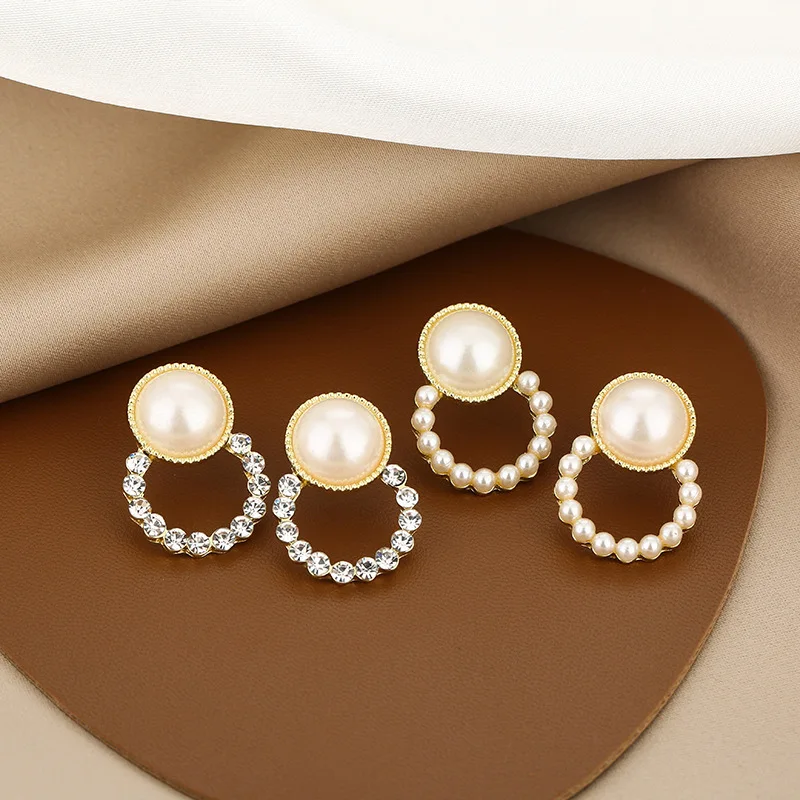 925 Silver Needle Hollow Round Pearl-encrusted Earrings Korea's New Trend Hundred Earring Earrings
925 Silver Needle Hollow Round Pearl-encrusted Earrings Korea's New Trend Hundred Earring Earrings