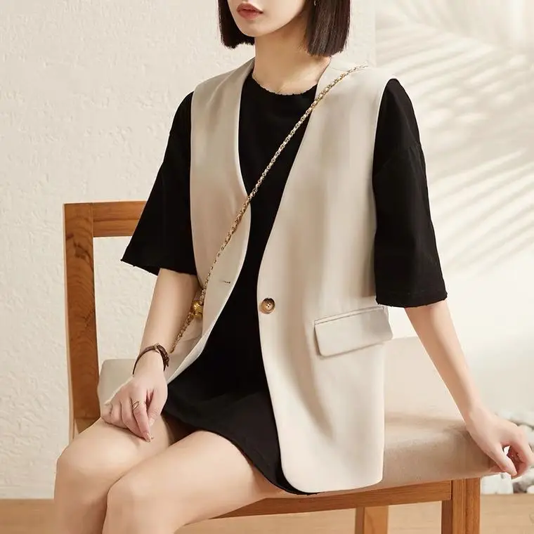 Vest female spring and autumn Korean version 2021 new spring suit cantilevered sleeveless coat women's slim vest
Vest female spring and autumn Korean version 2021 new spring suit cantilevered sleeveless coat women's slim vest