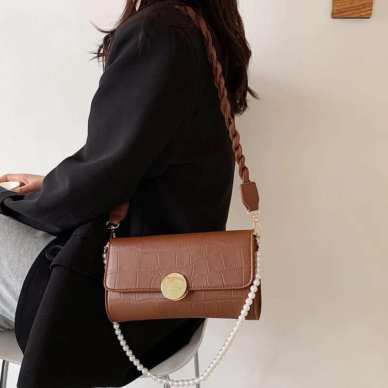 Textured Stone Pattern Small Bag Female 2021 Spring New Fashion Pearl Chain Underarm Small Square Bag Fashion Lady Messenger Bag
Textured Stone Pattern Small Bag Female 2021 Spring New Fashion Pearl Chain Underarm Small Square Bag Fashion Lady Messenger Bag