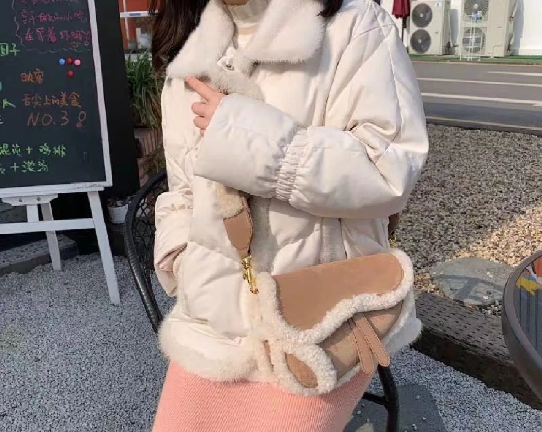Lamb Plush Bag Ladies Cosmetic Bag 2021 New Style Fashion Exquisite Light Luxury Furry Messenger Bag Retro New Skin-friendly
Lamb Plush Bag Ladies Cosmetic Bag 2021 New Style Fashion Exquisite Light Luxury Furry Messenger Bag Retro New Skin-friendly