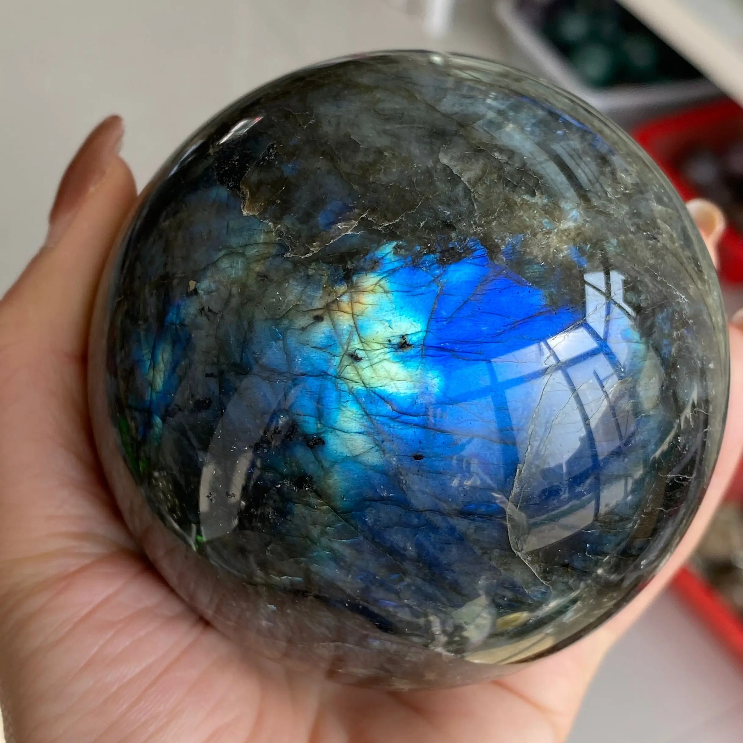 Natural crystal labradorite ball feng shui furniture decoration transfer energy stone
Natural crystal labradorite ball feng shui furniture decoration transfer energy stone