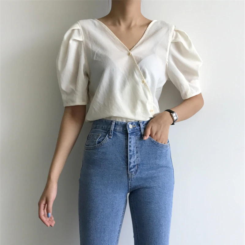 2021 Summer Korean Solid V-Neck Blouse Femme Chic Office Lady Casual Retro Elegance New All Match Hot Women Shirts Tops
2021 Summer Korean Solid V-Neck Blouse Femme Chic Office Lady Casual Retro Elegance New All Match Hot Women Shirts Tops