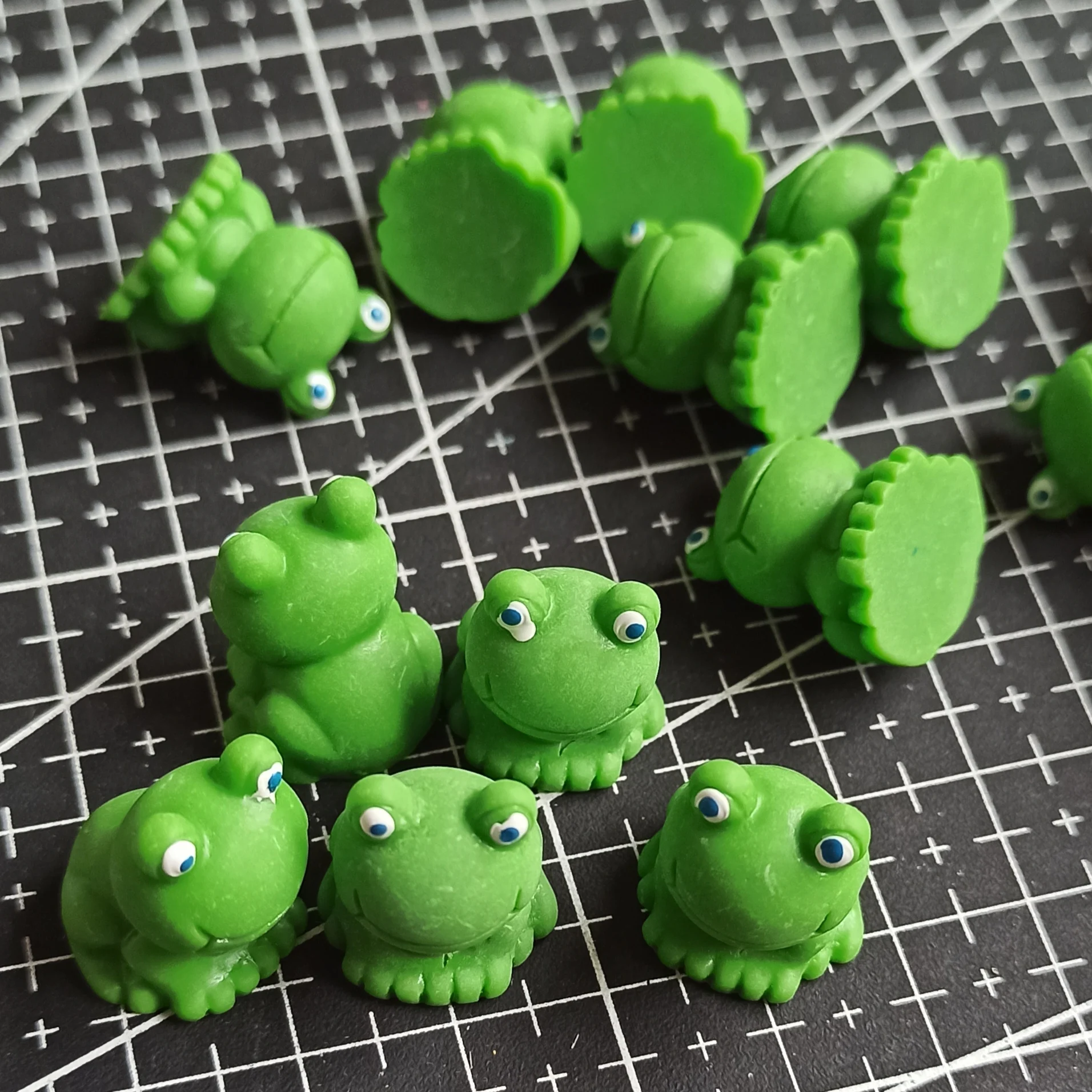 1pcs/lot resin solid frog cartoon 18mm fairy garden gnome moss terrarium decor crafts bonsai home DIY
1pcs/lot resin solid frog cartoon 18mm fairy garden gnome moss terrarium decor crafts bonsai home DIY