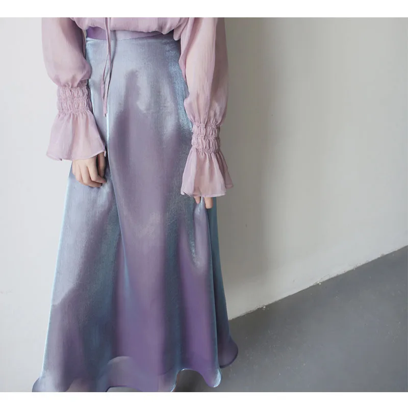 2021 New Summer Satin Gradient Color Women Skirts Blueberry Color High Waist Shinning Skirt Female Elegant Chic A Line Midiskirt
2021 New Summer Satin Gradient Color Women Skirts Blueberry Color High Waist Shinning Skirt Female Elegant Chic A Line Midiskirt