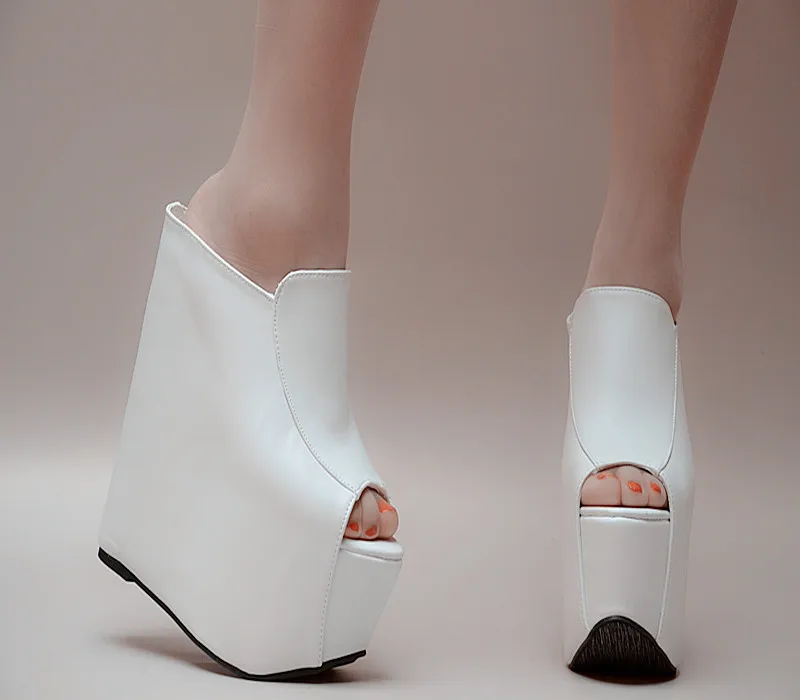 17cm women's summer slope with Korean version of thick-soled super high-heel platform platform women's drag sandals 
17cm women's summer slope with Korean version of thick-soled super high-heel platform platform women's drag sandals