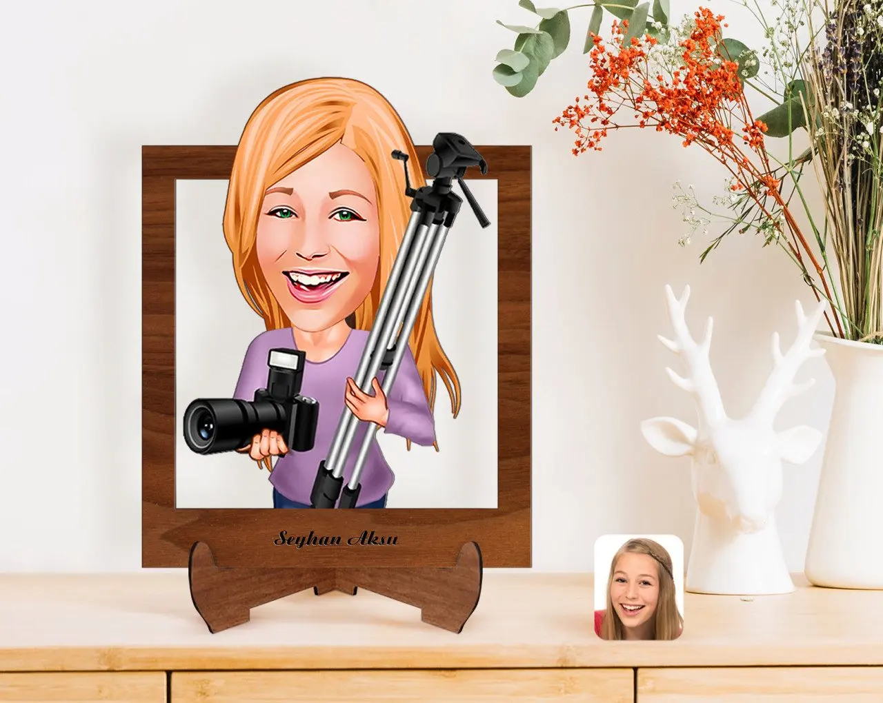 Personalized Women 'S Professional Photographer Caricature Of Wooden STANDING 3D Biblo-1
Personalized Women 'S Professional Photographer Caricature Of Wooden STANDING 3D Biblo-1