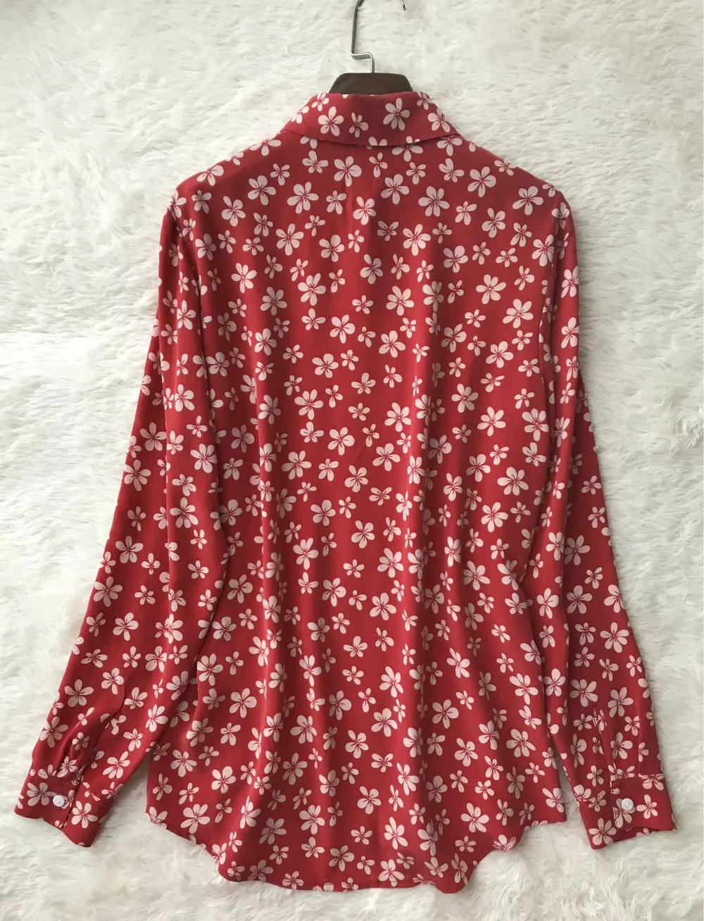 Women Flower Print Silk Blouse Spring Autumn Long Sleeve Soft Femme Chemise Shirt Top Red/ Dark blue
Women Flower Print Silk Blouse Spring Autumn Long Sleeve Soft Femme Chemise Shirt Top Red/ Dark blue
