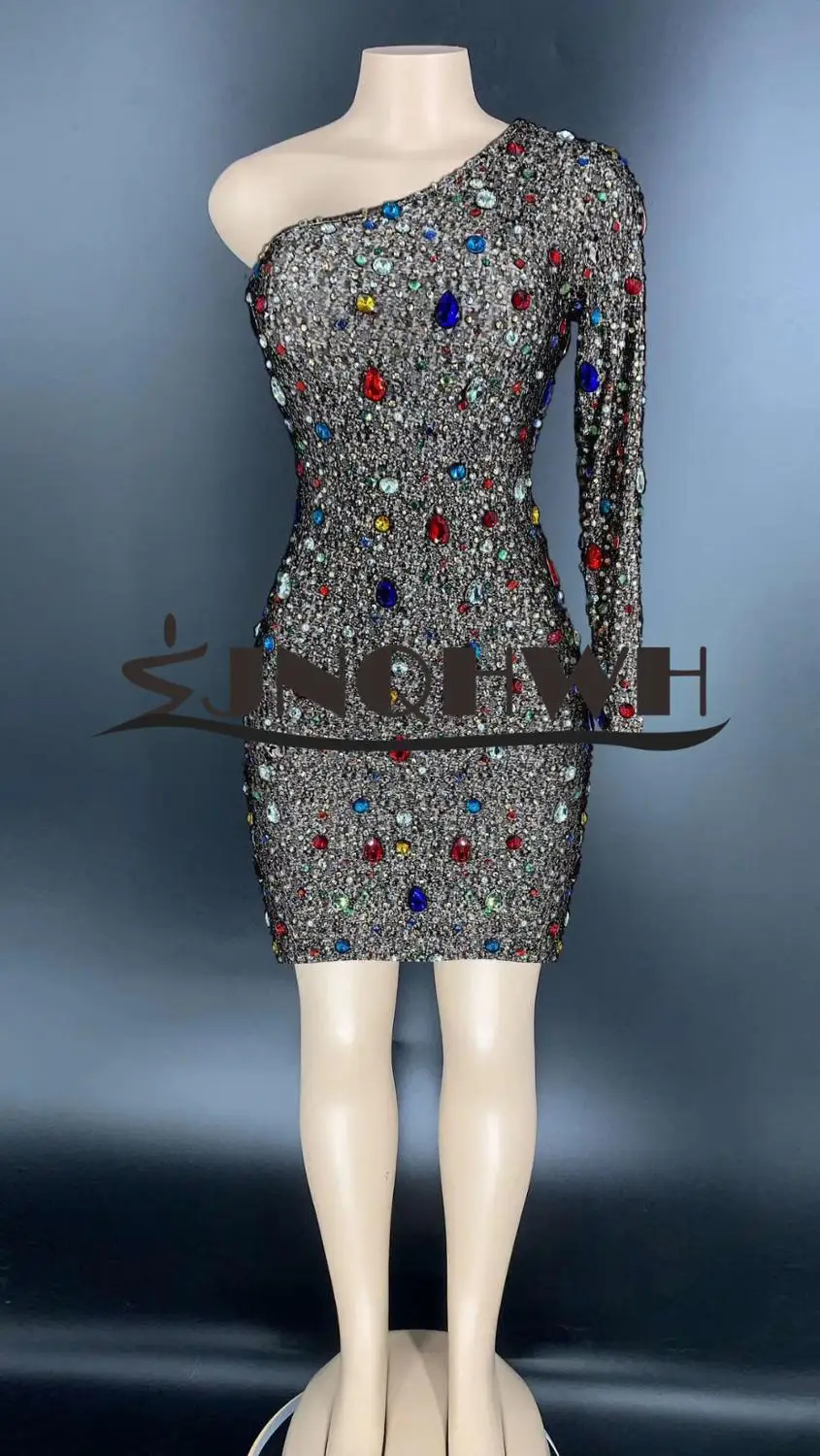 2020 New women Elegant Gold black Diamonds Sexy one shoulder long sleeve Celebrity Evening Party Bandage Dresses
2020 New women Elegant Gold black Diamonds Sexy one shoulder long sleeve Celebrity Evening Party Bandage Dresses