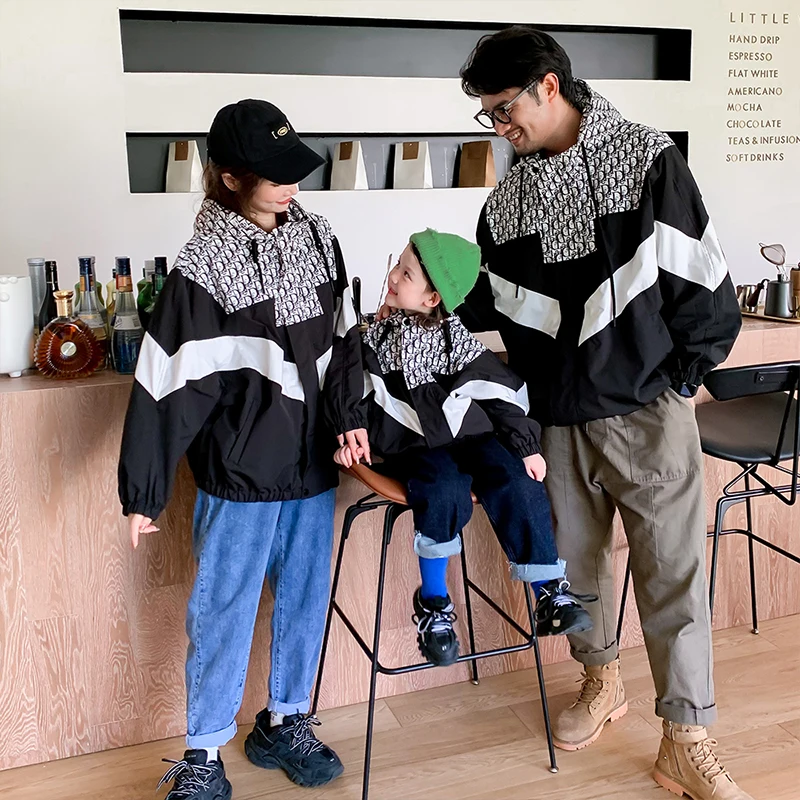 2021 Autumn Family Matching Clothes Contrast Hooded Jacket Mommy and Me Coat Parent-child Outfit Matching Family Outfits
2021 Autumn Family Matching Clothes Contrast Hooded Jacket Mommy and Me Coat Parent-child Outfit Matching Family Outfits