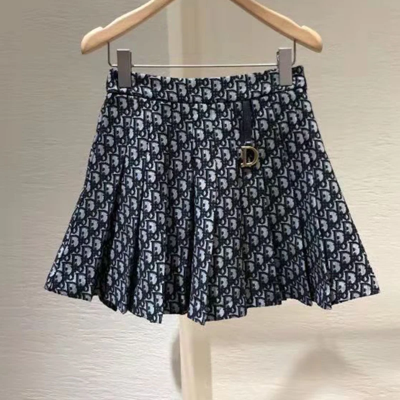 Knit short skirt women 2021 new D letter printed high waist jacquard skirt fashion mini skirt
Knit short skirt women 2021 new D letter printed high waist jacquard skirt fashion mini skirt