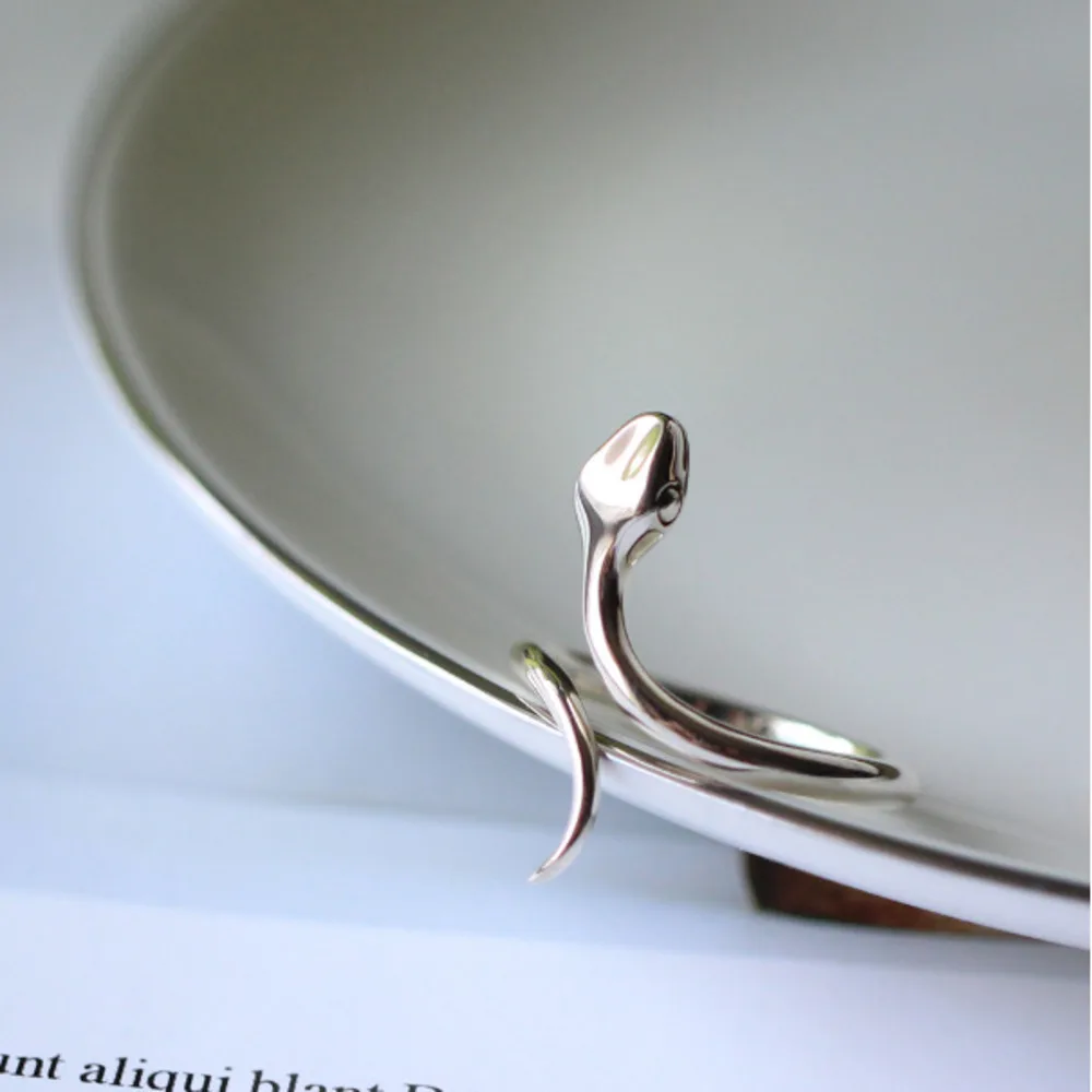 Lovely Snake Shape Open Adjustable Finger Ring for Women Simple Ring Silver Color Geometry Metal Alloy Ring Fashion Jewelry
Lovely Snake Shape Open Adjustable Finger Ring for Women Simple Ring Silver Color Geometry Metal Alloy Ring Fashion Jewelry
