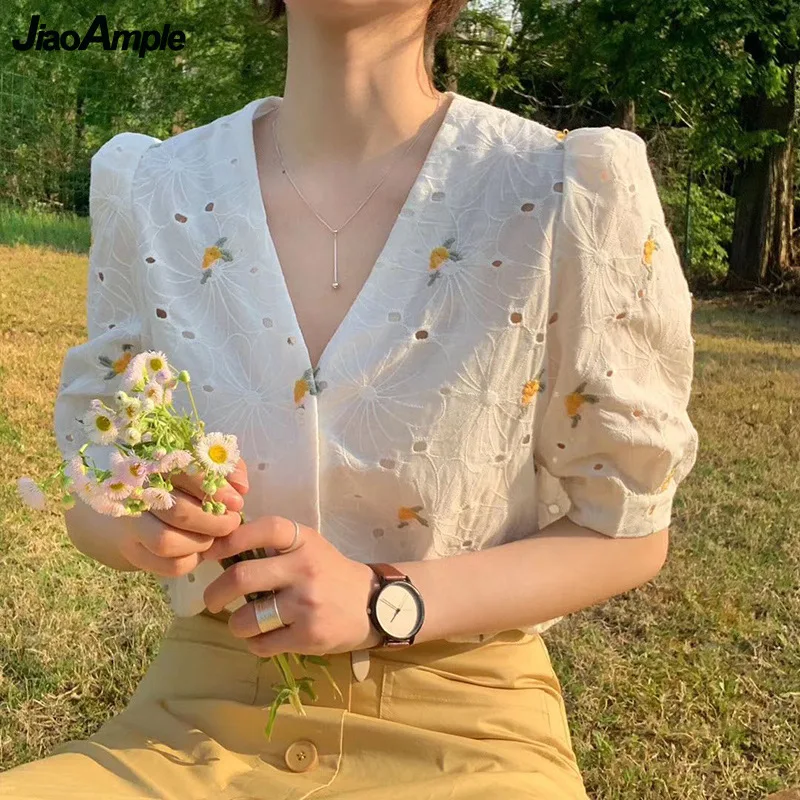 Women's Summer French Graceful Floral Shirts 2021 Lady Fashion V-Neck Short Sleeve Cotton Blouse Hollow Out White Tops Female
Women's Summer French Graceful Floral Shirts 2021 Lady Fashion V-Neck Short Sleeve Cotton Blouse Hollow Out White Tops Female
