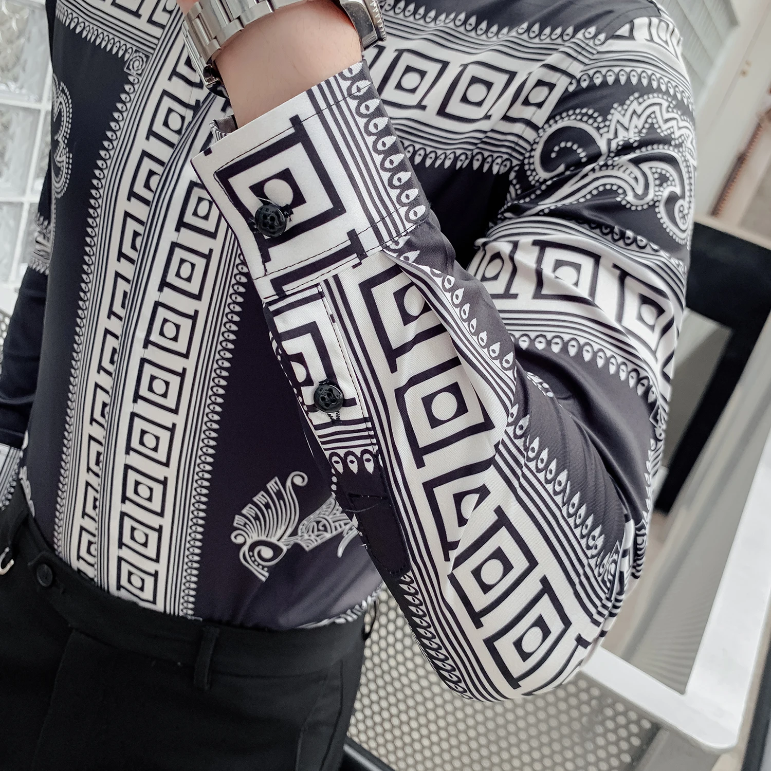 Retro Dragon Print Men Shirt 2020 Mens Long Sleeve Shirts Casual Slim Fit Dress Shirts Night Club Party Social Streetwear Camisa
Retro Dragon Print Men Shirt 2020 Mens Long Sleeve Shirts Casual Slim Fit Dress Shirts Night Club Party Social Streetwear Camisa