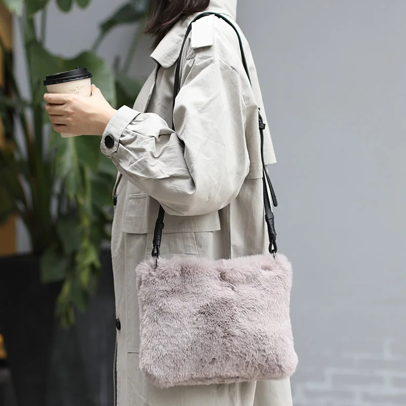 2020 Fashion Ladies Plush Shoulder Bag Outdoor Mobile Phone Bag Travel Storage Bag Multi-Function Messenger Bag Girl Clutch Bag
2020 Fashion Ladies Plush Shoulder Bag Outdoor Mobile Phone Bag Travel Storage Bag Multi-Function Messenger Bag Girl Clutch Bag