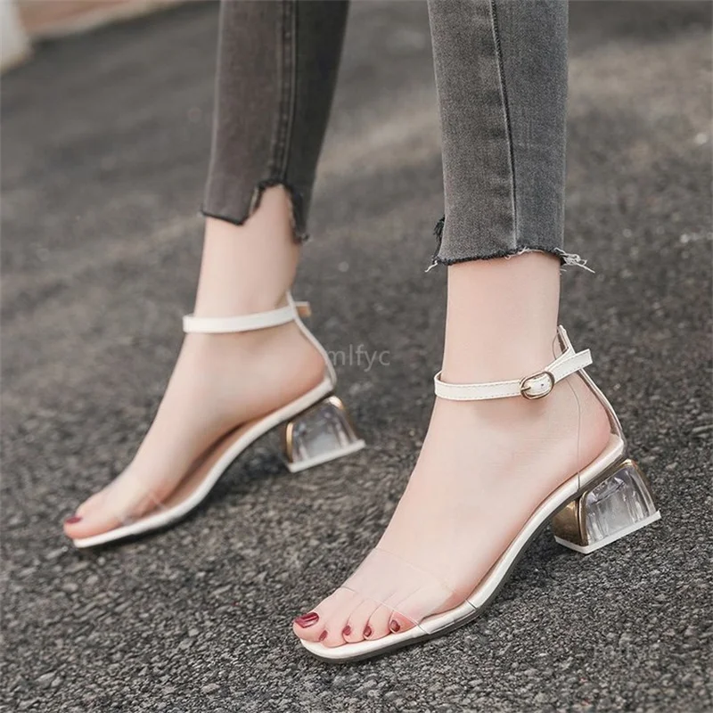 Transparent sandals for women's outer wear 2021 summer new slippers with thick heel mid-heel crystal fashion sandals shoes women
Transparent sandals for women's outer wear 2021 summer new slippers with thick heel mid-heel crystal fashion sandals shoes women