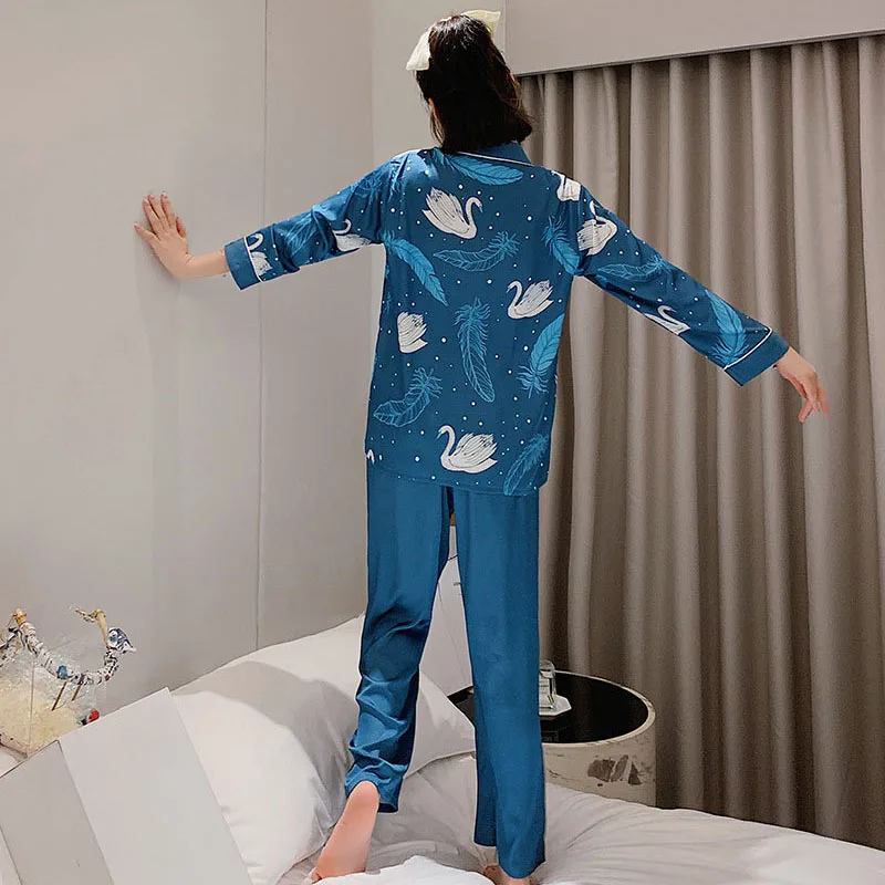 Swan and Feather Ice Silk Pajamas Women Summer Long-sleeved Thin Silk Simple Fashion Two-piece Homewear Women Pyjashort Femme
Swan and Feather Ice Silk Pajamas Women Summer Long-sleeved Thin Silk Simple Fashion Two-piece Homewear Women Pyjashort Femme