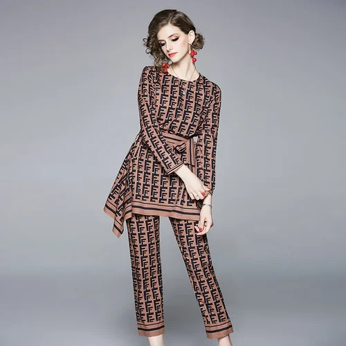 men and women super fire sweater Winter new star with the same paragraph tide brand high neck double F striped sweater
men and women super fire sweater Winter new star with the same paragraph tide brand high neck double F striped sweater