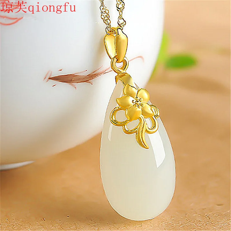 Qiongfu Plum blossom gold inlaid jade ladies necklace Hetian jasper pendant imitation Hetian jade drop-shaped chalcedony pendant
Qiongfu Plum blossom gold inlaid jade ladies necklace Hetian jasper pendant imitation Hetian jade drop-shaped chalcedony pendant