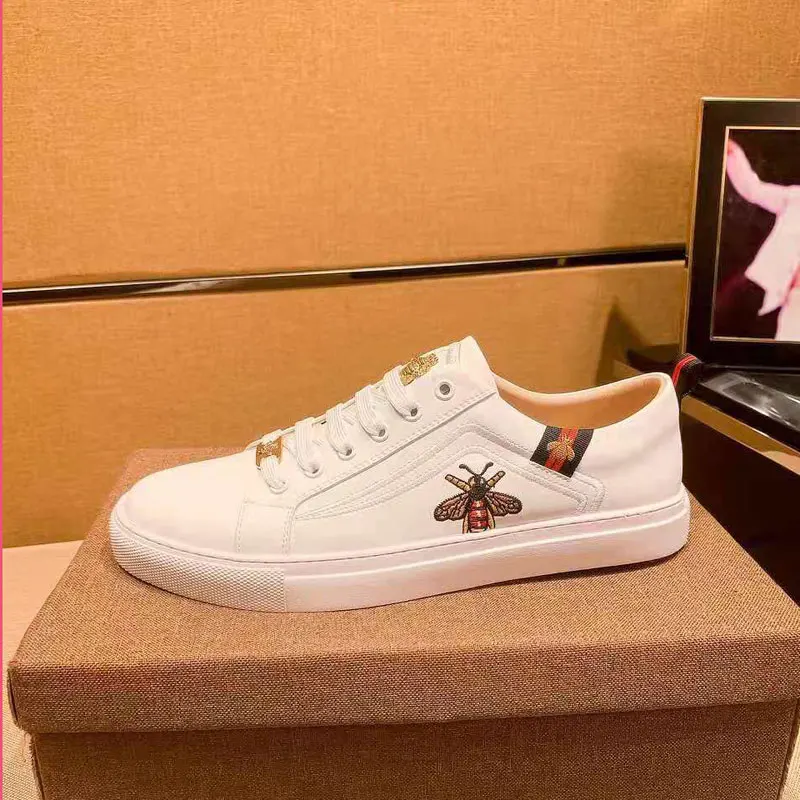 Men Fashion Designer Sports Shoes Genuine Leather Casual Lace-up Sneakers All-Match Little Bee White Shoes Male Flat Trainers
Men Fashion Designer Sports Shoes Genuine Leather Casual Lace-up Sneakers All-Match Little Bee White Shoes Male Flat Trainers