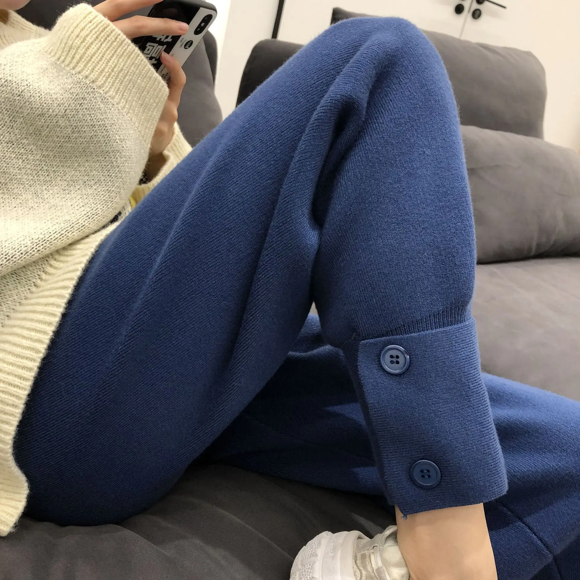 New 2021 Winter Spring Women Pants Knitting High Waist Wide Leg Pockets Ankle-Length Harem Lady Warm Trousers
New 2021 Winter Spring Women Pants Knitting High Waist Wide Leg Pockets Ankle-Length Harem Lady Warm Trousers