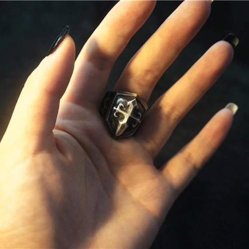 Retro Punk Hip Hop Rock Creative Retro Cross Shield Ring Gothic Templar Ring Men's Holiday Gift Party Jewelry Wholesale
Retro Punk Hip Hop Rock Creative Retro Cross Shield Ring Gothic Templar Ring Men's Holiday Gift Party Jewelry Wholesale