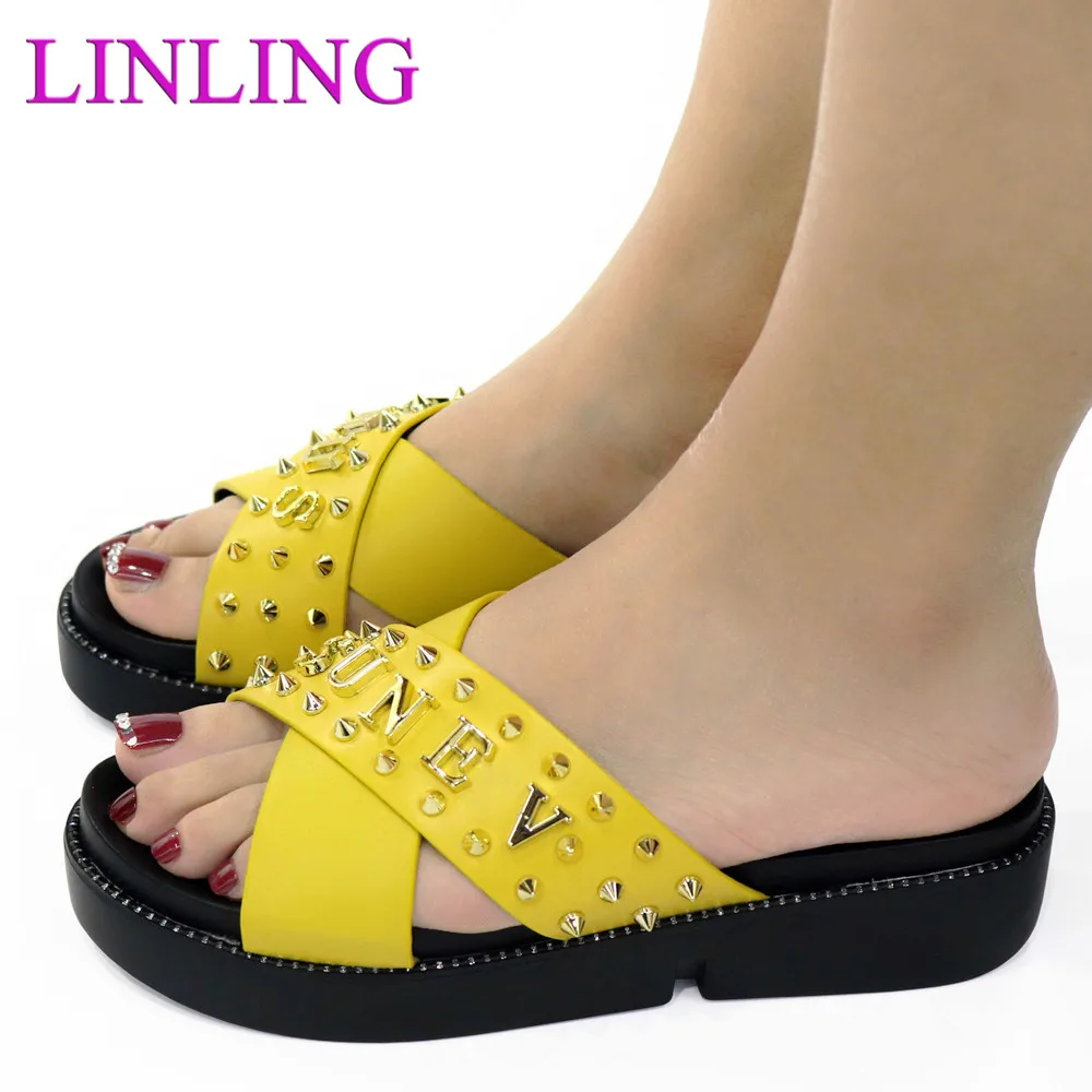 Woman Shoes 2021 Spring Latest African Women Weddding Pumps Rhinestone Wedding Party SLIPPER Nigerian Woman Sandals High Quality
Woman Shoes 2021 Spring Latest African Women Weddding Pumps Rhinestone Wedding Party SLIPPER Nigerian Woman Sandals High Quality