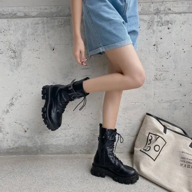 Autumn Boots Women Fashion Black Leather Platform Gothic Boots Punk Combat Mid-Calf Boots for Women Botas De Mujer 2021
Autumn Boots Women Fashion Black Leather Platform Gothic Boots Punk Combat Mid-Calf Boots for Women Botas De Mujer 2021