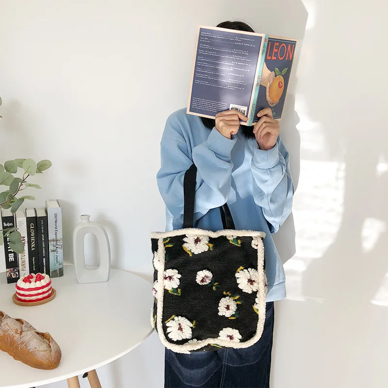 Fashion High Capacity Leopard Lamb Wool Bag Handbag Contrast Stitching Fashionable One Shoulder In Autumn And Winter
Fashion High Capacity Leopard Lamb Wool Bag Handbag Contrast Stitching Fashionable One Shoulder In Autumn And Winter