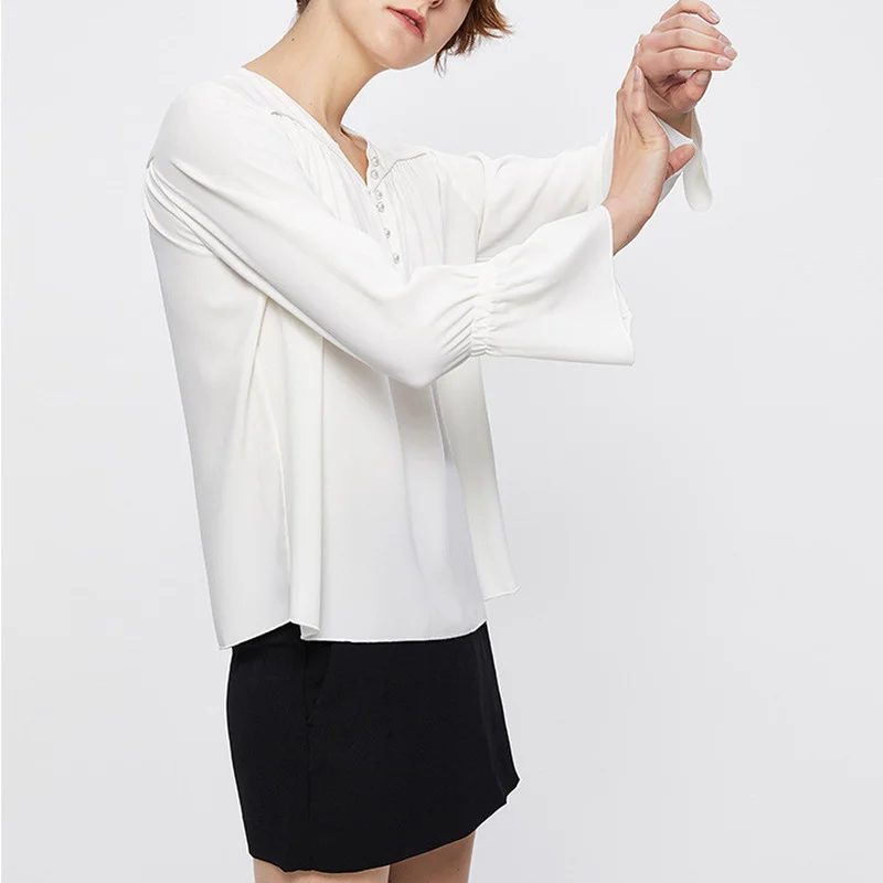 Long-sleeved Loose Shirt with V-neck Flared Sleeves and Pearl Buttons Women Shirt
Long-sleeved Loose Shirt with V-neck Flared Sleeves and Pearl Buttons Women Shirt