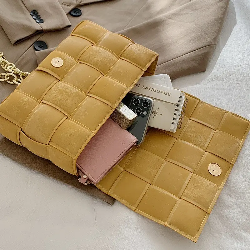 Thick Metal Chain Frosted Suede Shoulder Bag Women New Designer Woven Soft Square Crossbody Bags Female Chic Purse High Quality
Thick Metal Chain Frosted Suede Shoulder Bag Women New Designer Woven Soft Square Crossbody Bags Female Chic Purse High Quality