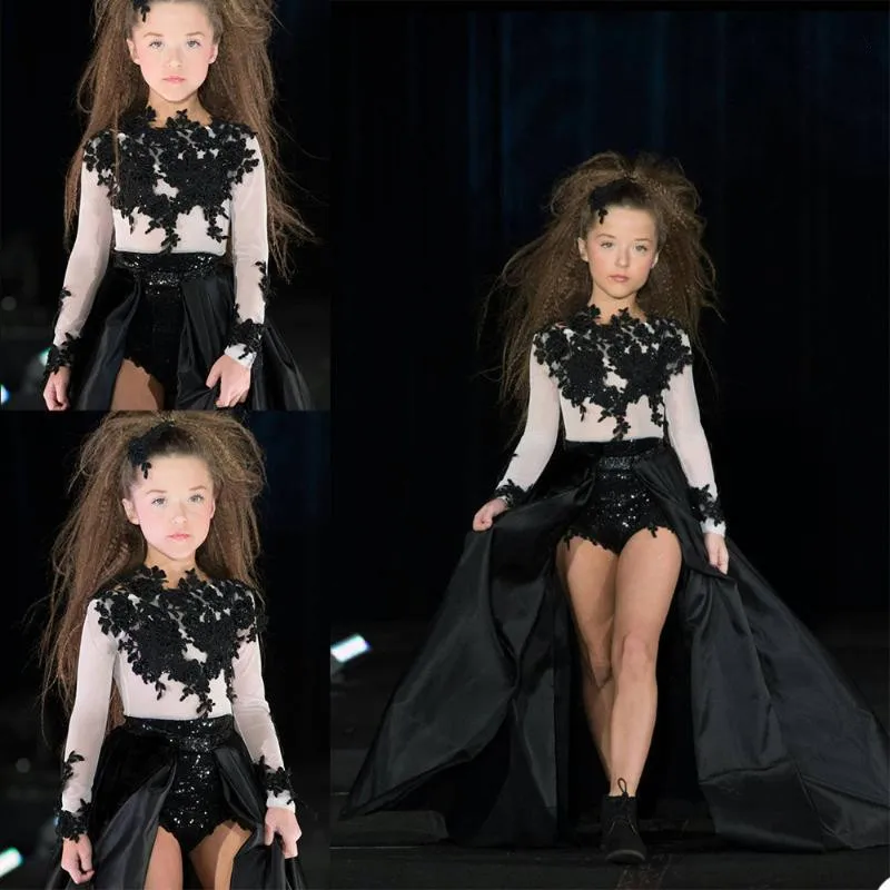Girl's Dresses Black A Line Flower Girls dresses Long Sleeves Lace Appliques Kids Runway Fashion Pageant Dress
Girl's Dresses Black A Line Flower Girls dresses Long Sleeves Lace Appliques Kids Runway Fashion Pageant Dress