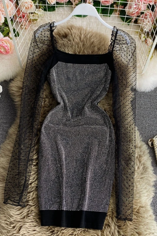 2021Spring Hepburn style little black dress French retro square neck mesh stitching thin bag hip dress long sleeves
2021Spring Hepburn style little black dress French retro square neck mesh stitching thin bag hip dress long sleeves