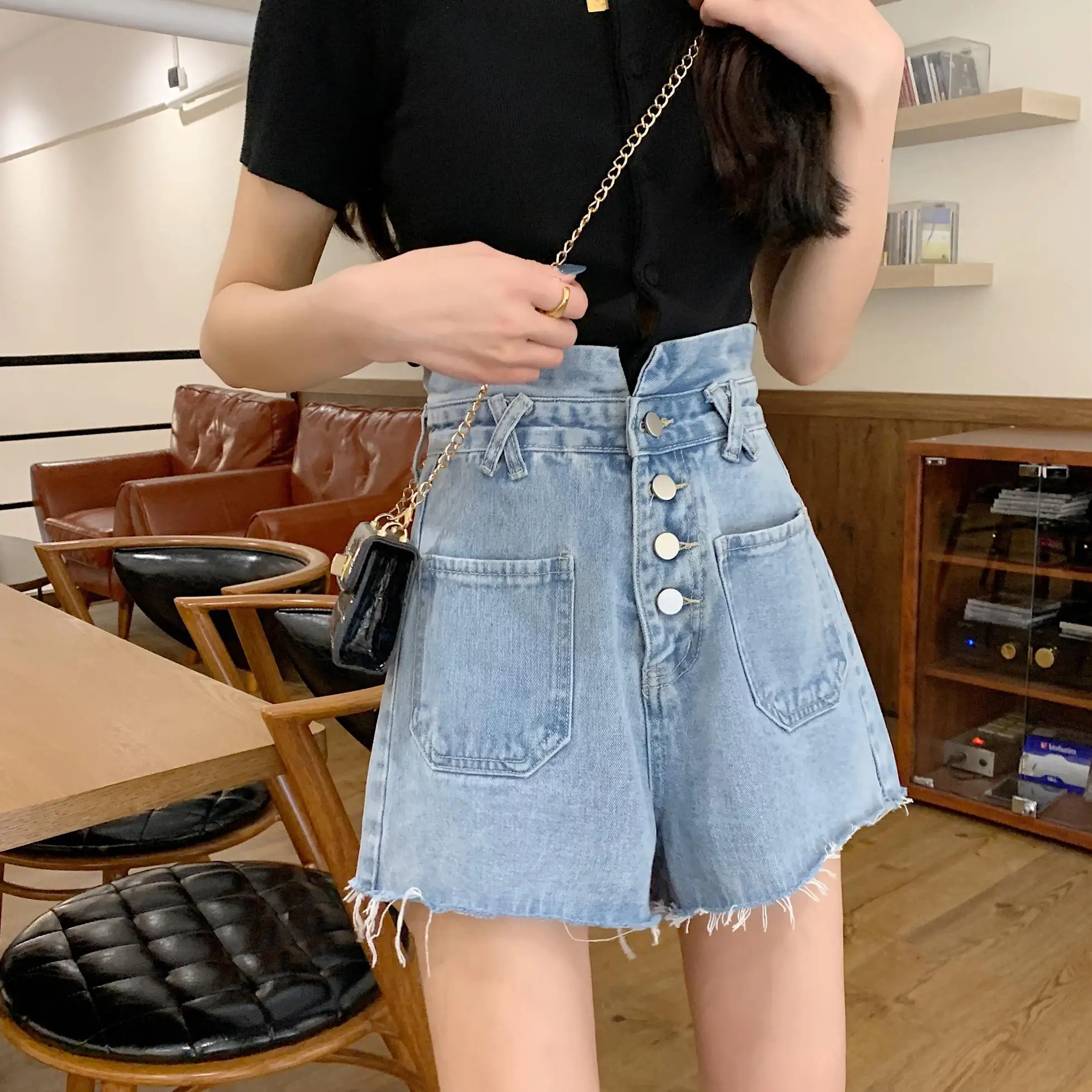 Spring and autumn 2021 new Korean style breasted high waist design sense of minority leisure show thin Jeans Shorts women's
Spring and autumn 2021 new Korean style breasted high waist design sense of minority leisure show thin Jeans Shorts women's