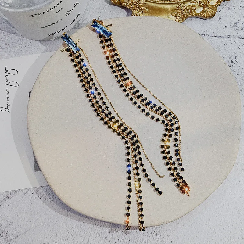 LOVOACC Exaggerated Black Tassel Earrings for Women Gold Color Chain Shiny Crystal Hanging Dangle Earrings Party Pendientes 
LOVOACC Exaggerated Black Tassel Earrings for Women Gold Color Chain Shiny Crystal Hanging Dangle Earrings Party Pendientes